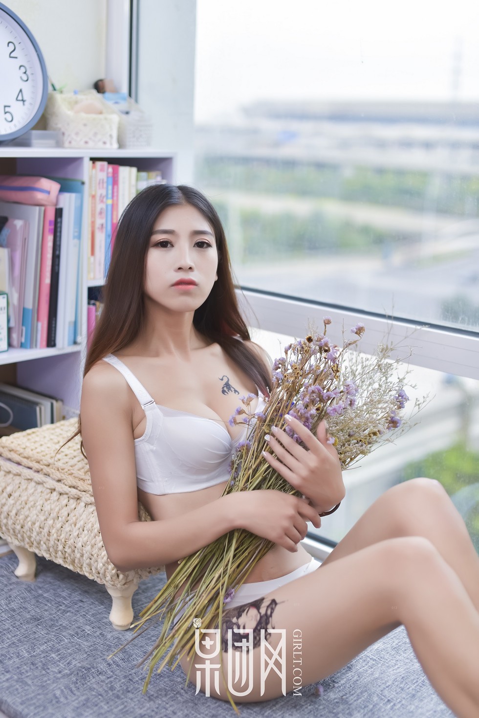 [GIRLT果团网]TG011_纹身嫩模有位伊人居家白色内衣秀美乳蝎子纹身诱惑写真40P