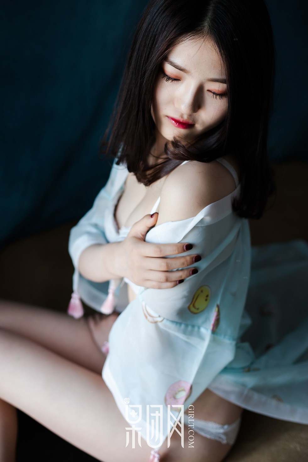 [GIRLT果团网]TG013_嫩模居家半透睡裙秀白色内衣+缕空黑色内衣美乳诱惑写真59P