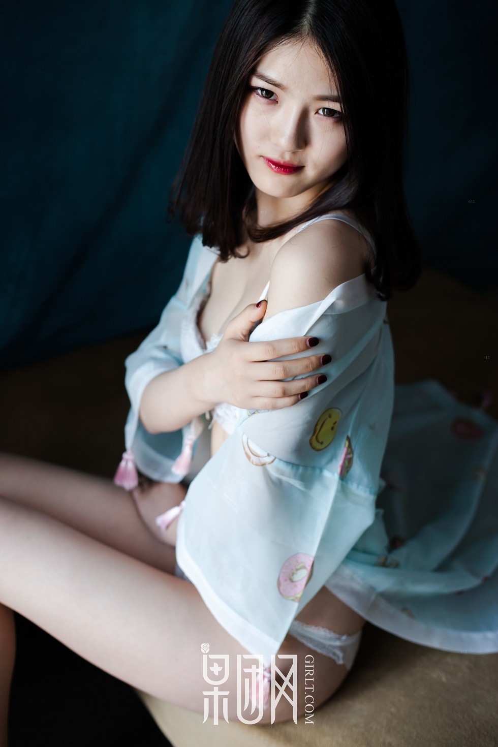 [GIRLT果团网]TG013_嫩模居家半透睡裙秀白色内衣+缕空黑色内衣美乳诱惑写真59P