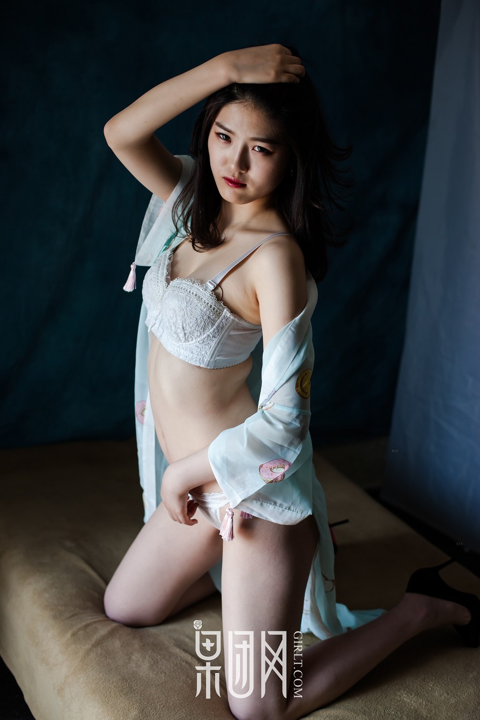 [GIRLT果团网]TG013_嫩模居家半透睡裙秀白色内衣+缕空黑色内衣美乳诱惑写真59P