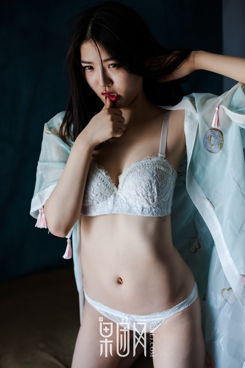 [GIRLT果团网]TG013_嫩模居家半透睡裙秀白色内衣+缕空黑色内衣美乳诱惑写真59P