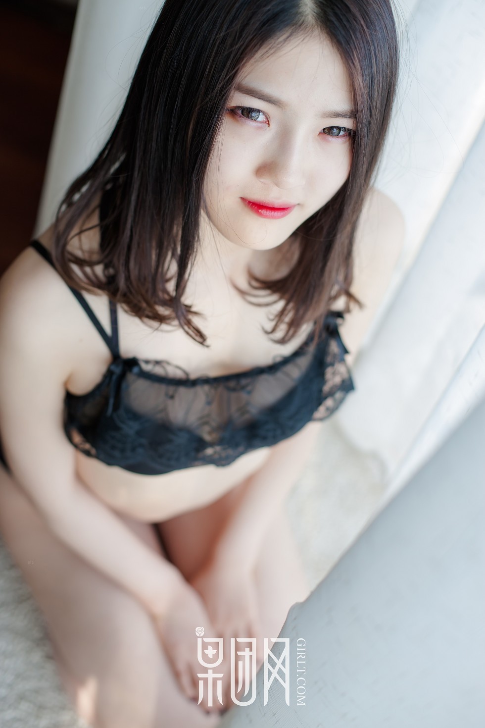 [GIRLT果团网]TG013_嫩模居家半透睡裙秀白色内衣+缕空黑色内衣美乳诱惑写真59P