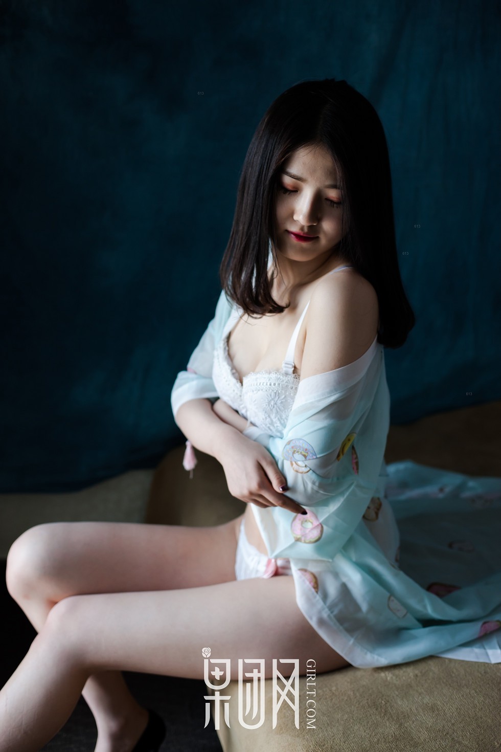 [GIRLT果团网]TG013_嫩模居家半透睡裙秀白色内衣+缕空黑色内衣美乳诱惑写真59P