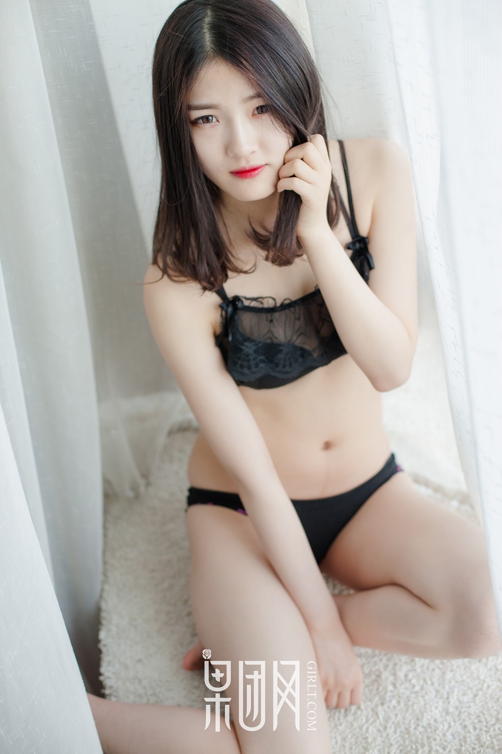 [GIRLT果团网]TG013_嫩模居家半透睡裙秀白色内衣+缕空黑色内衣美乳诱惑写真59P