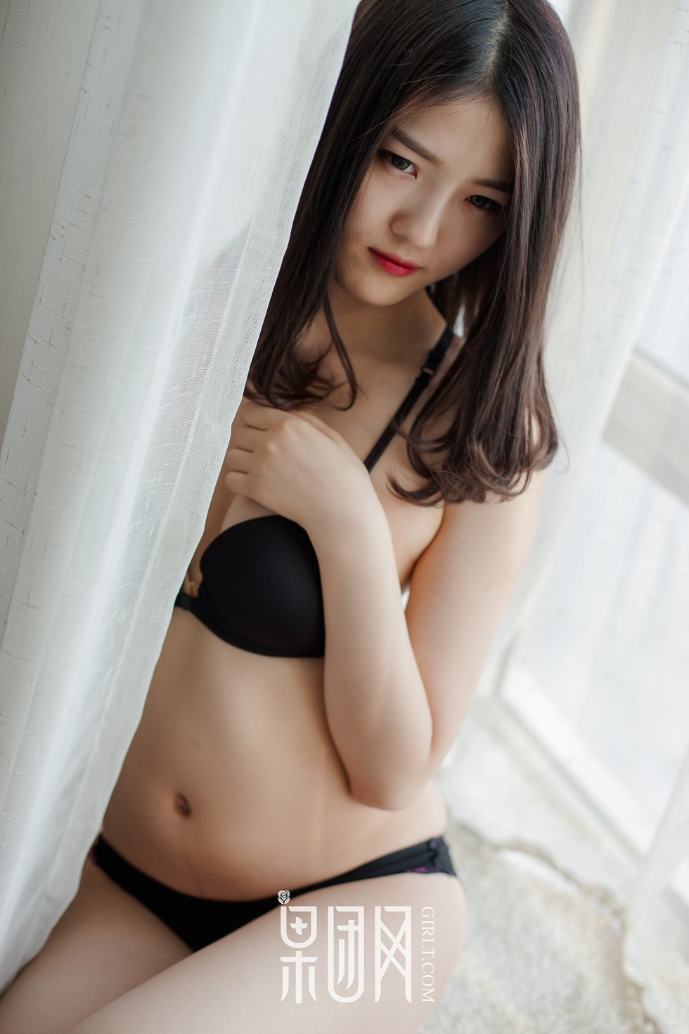 [GIRLT果团网]TG013_嫩模居家半透睡裙秀白色内衣+缕空黑色内衣美乳诱惑写真59P