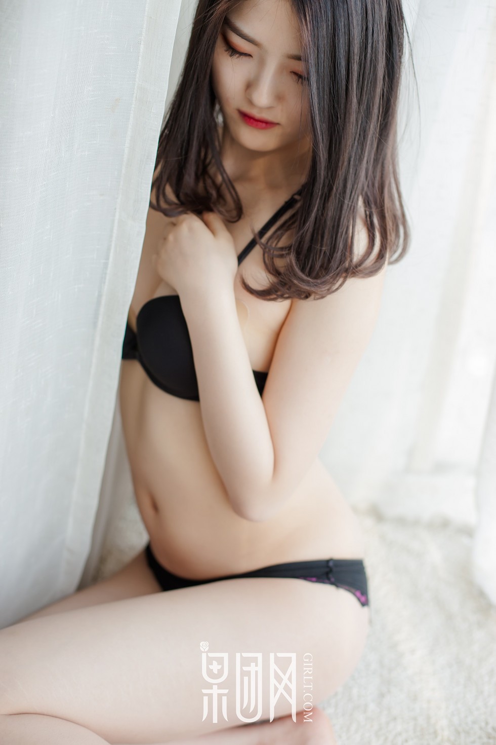 [GIRLT果团网]TG013_嫩模居家半透睡裙秀白色内衣+缕空黑色内衣美乳诱惑写真59P