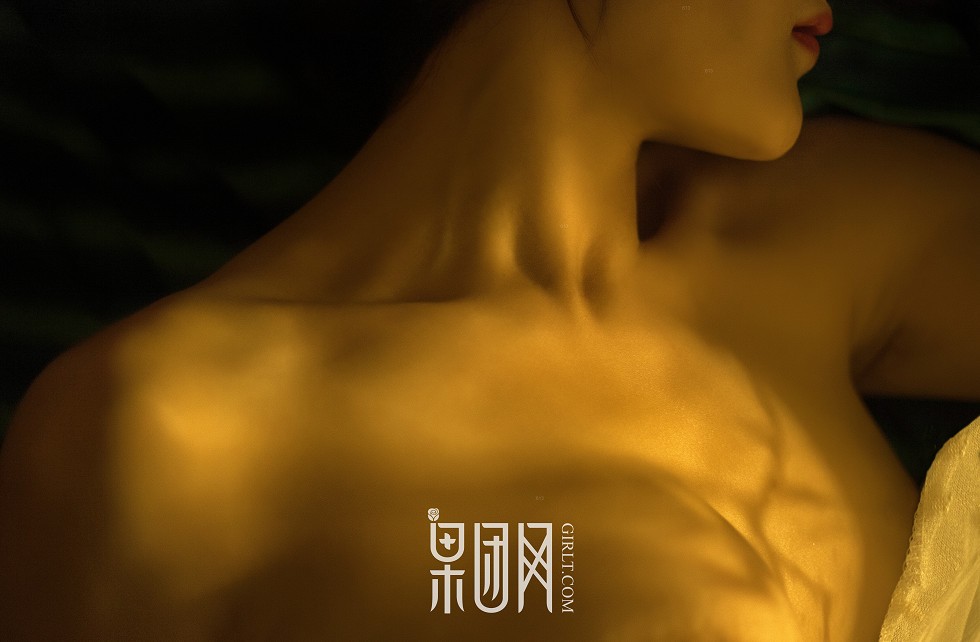 [GIRLT果团网]NO.033_美女画家大尺度全裸上阵秀人体艺术傲人酥胸撩人诱惑写真45P