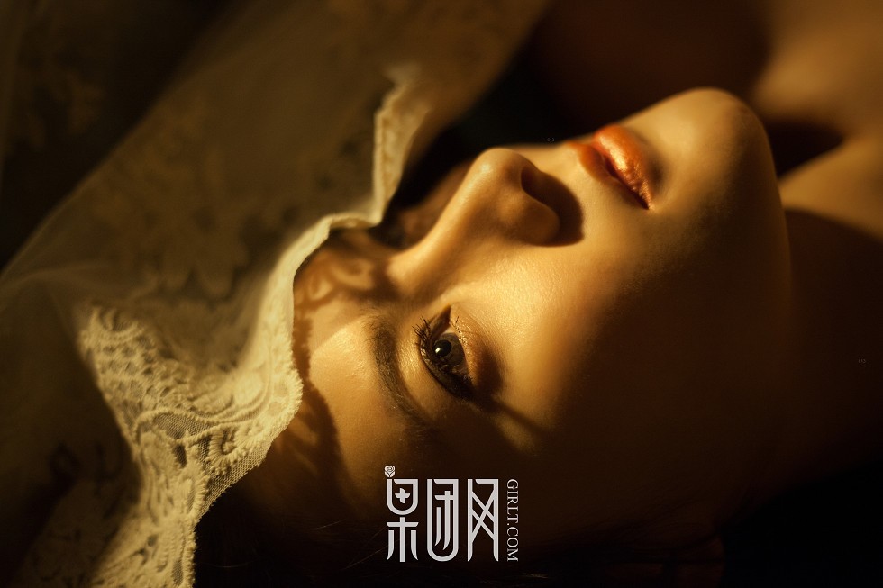 [GIRLT果团网]NO.033_美女画家大尺度全裸上阵秀人体艺术傲人酥胸撩人诱惑写真45P