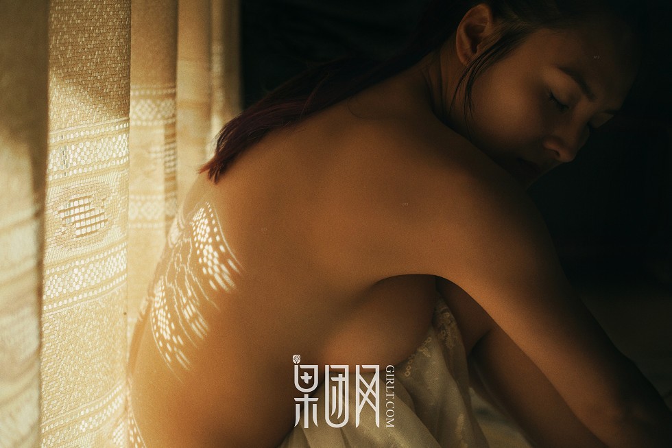 [GIRLT果团网]NO.033_美女画家大尺度全裸上阵秀人体艺术傲人酥胸撩人诱惑写真45P