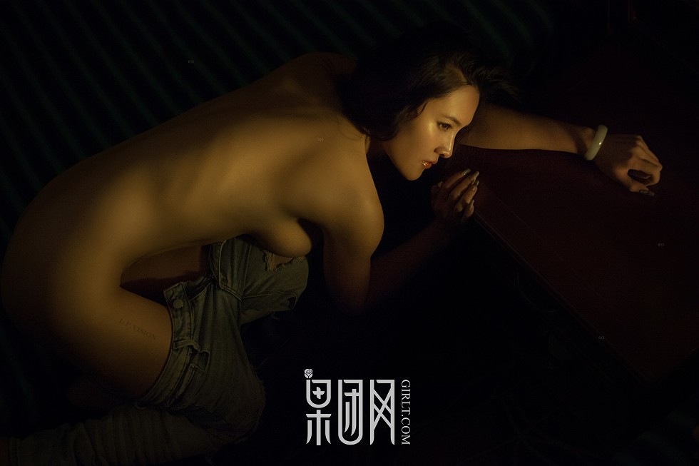[GIRLT果团网]NO.033_美女画家大尺度全裸上阵秀人体艺术傲人酥胸撩人诱惑写真45P