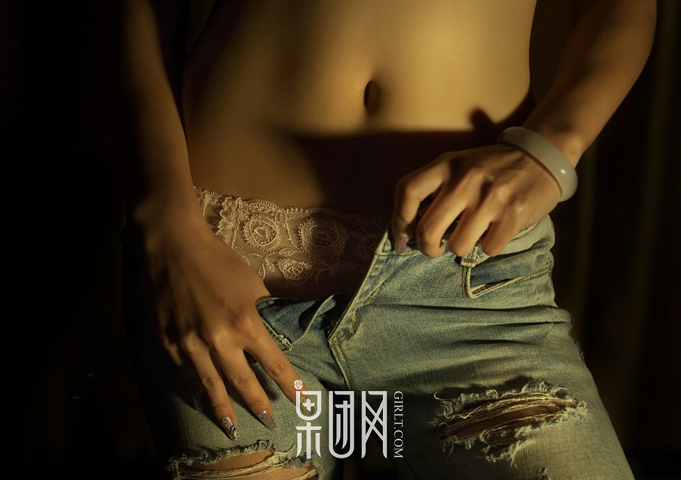 [GIRLT果团网]NO.033_美女画家大尺度全裸上阵秀人体艺术傲人酥胸撩人诱惑写真45P