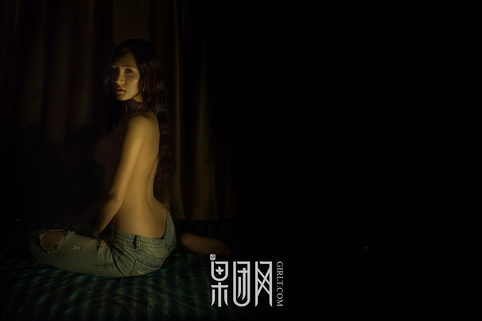 [GIRLT果团网]NO.033_美女画家大尺度全裸上阵秀人体艺术傲人酥胸撩人诱惑写真45P