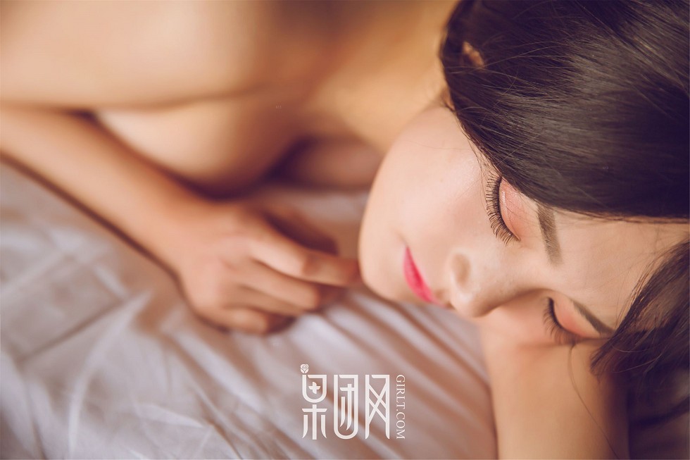 [GIRLT果团网]NO.035_嫩模皮蛋儿黑色蕾丝透视装全脱大尺度秀诱人胴体诱惑写真79P