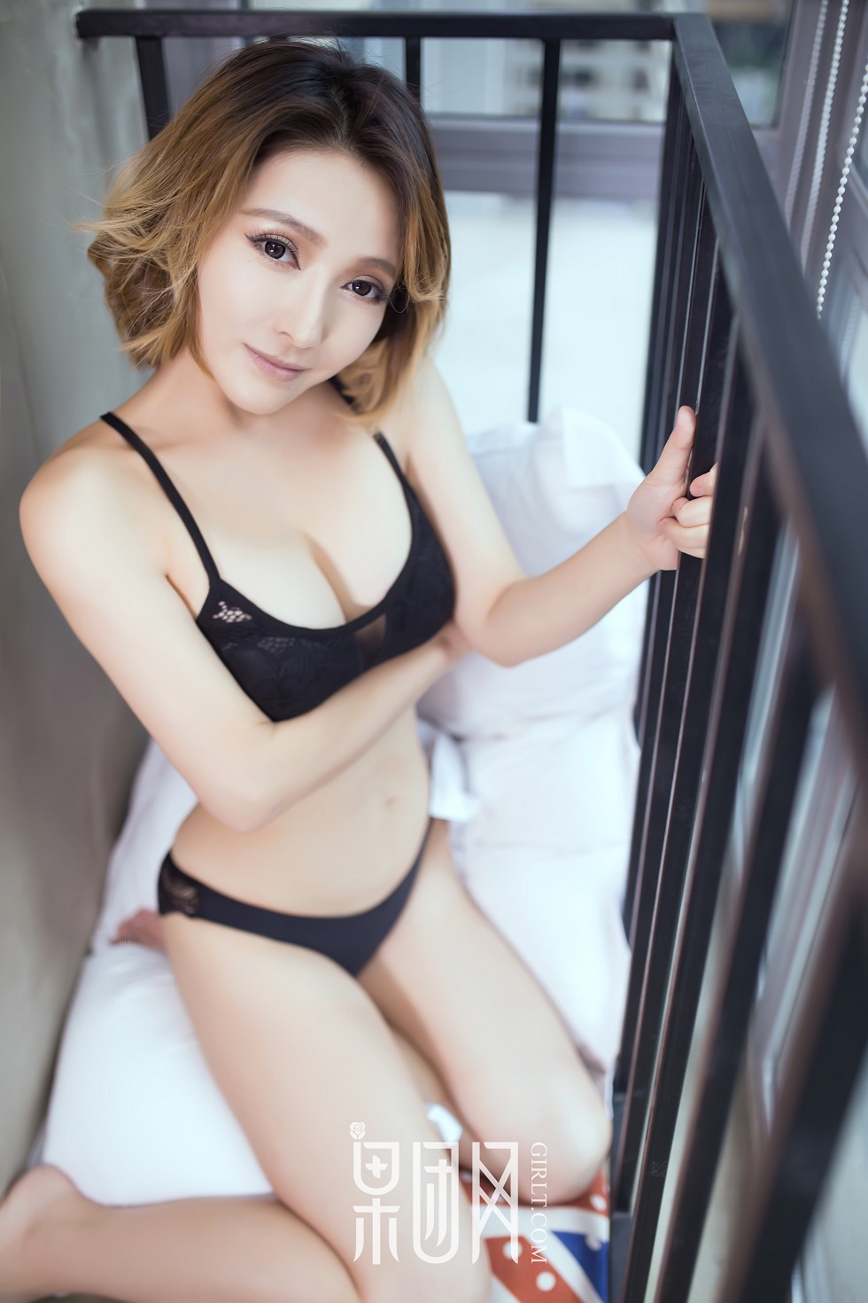 [GIRLT果团网]NO.037_日本女老湿居家性感内衣秀傲人豪乳迷人翘臀诱惑写真49P