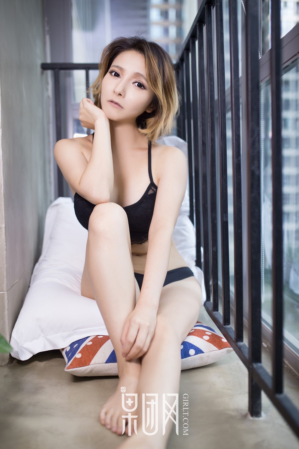 [GIRLT果团网]NO.037_日本女老湿居家性感内衣秀傲人豪乳迷人翘臀诱惑写真49P