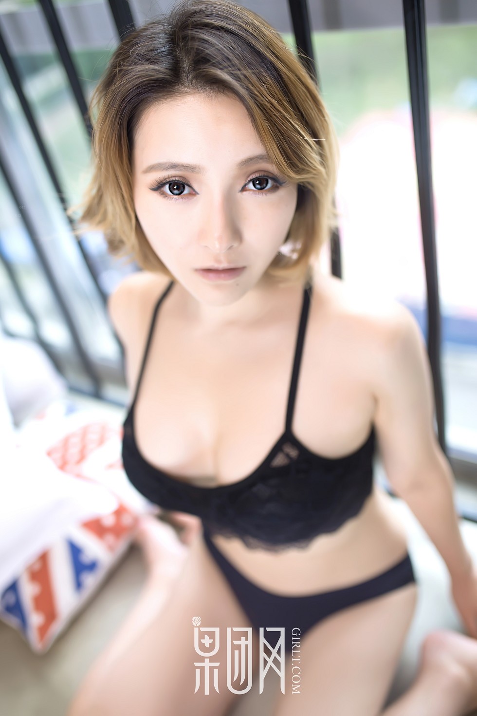 [GIRLT果团网]NO.037_日本女老湿居家性感内衣秀傲人豪乳迷人翘臀诱惑写真49P