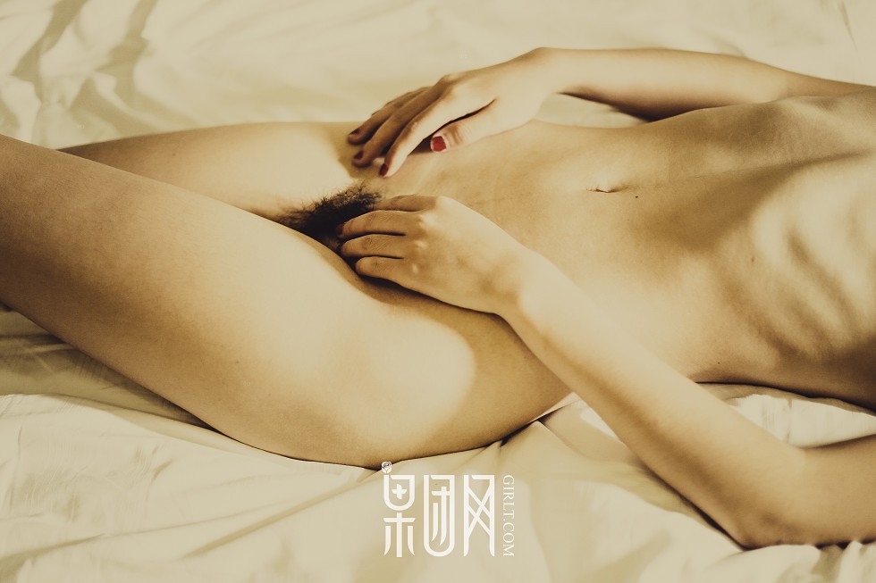 [GIRLT果团网]TG018_惨遭挟持美女残垣断壁荒无人烟处大尺度全裸秀豪乳诱惑写真19P
