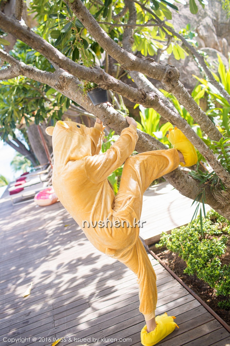 [IMISS爱蜜社]Vol.136_嫩模Sugar小甜心CC苏梅岛旅拍美女扮野兽性感黑丝写真59P