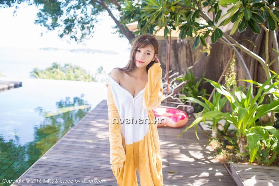[IMISS爱蜜社]Vol.136_嫩模Sugar小甜心CC苏梅岛旅拍美女扮野兽性感黑丝写真59P