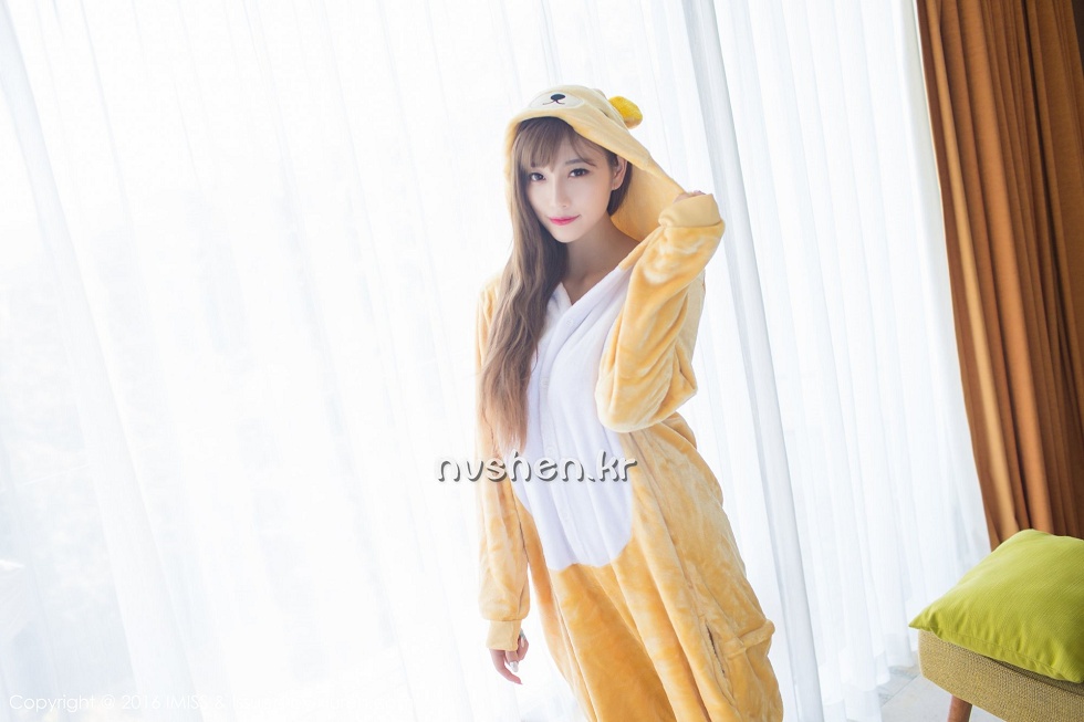 [IMISS爱蜜社]Vol.136_嫩模Sugar小甜心CC苏梅岛旅拍美女扮野兽性感黑丝写真59P