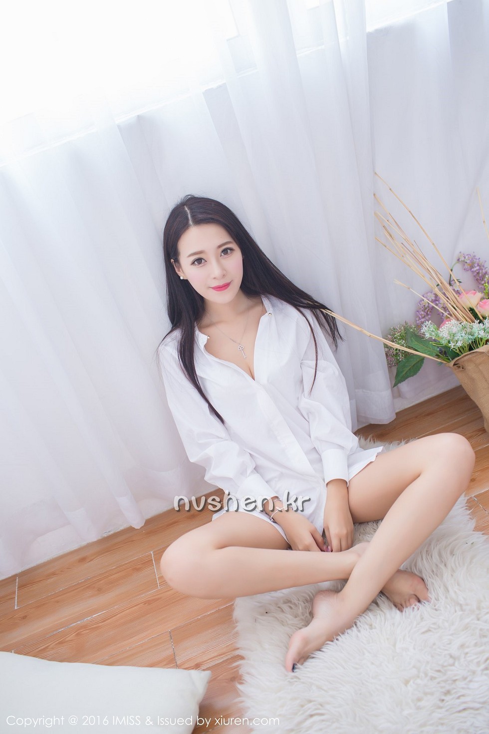 [IMISS爱蜜社]Vol.137_气质美女王曼妮好Q性感内衣秀白嫩肌肤纯白诱惑写真45P