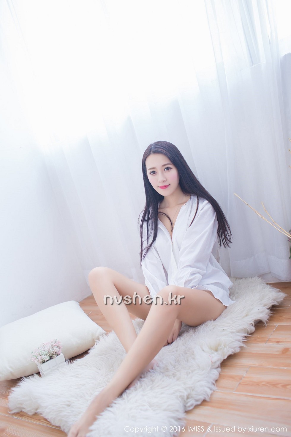 [IMISS爱蜜社]Vol.137_气质美女王曼妮好Q性感内衣秀白嫩肌肤纯白诱惑写真45P