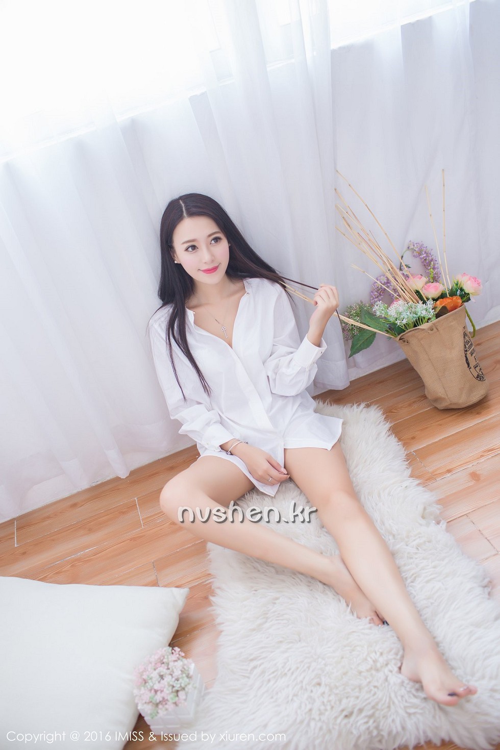 [IMISS爱蜜社]Vol.137_气质美女王曼妮好Q性感内衣秀白嫩肌肤纯白诱惑写真45P