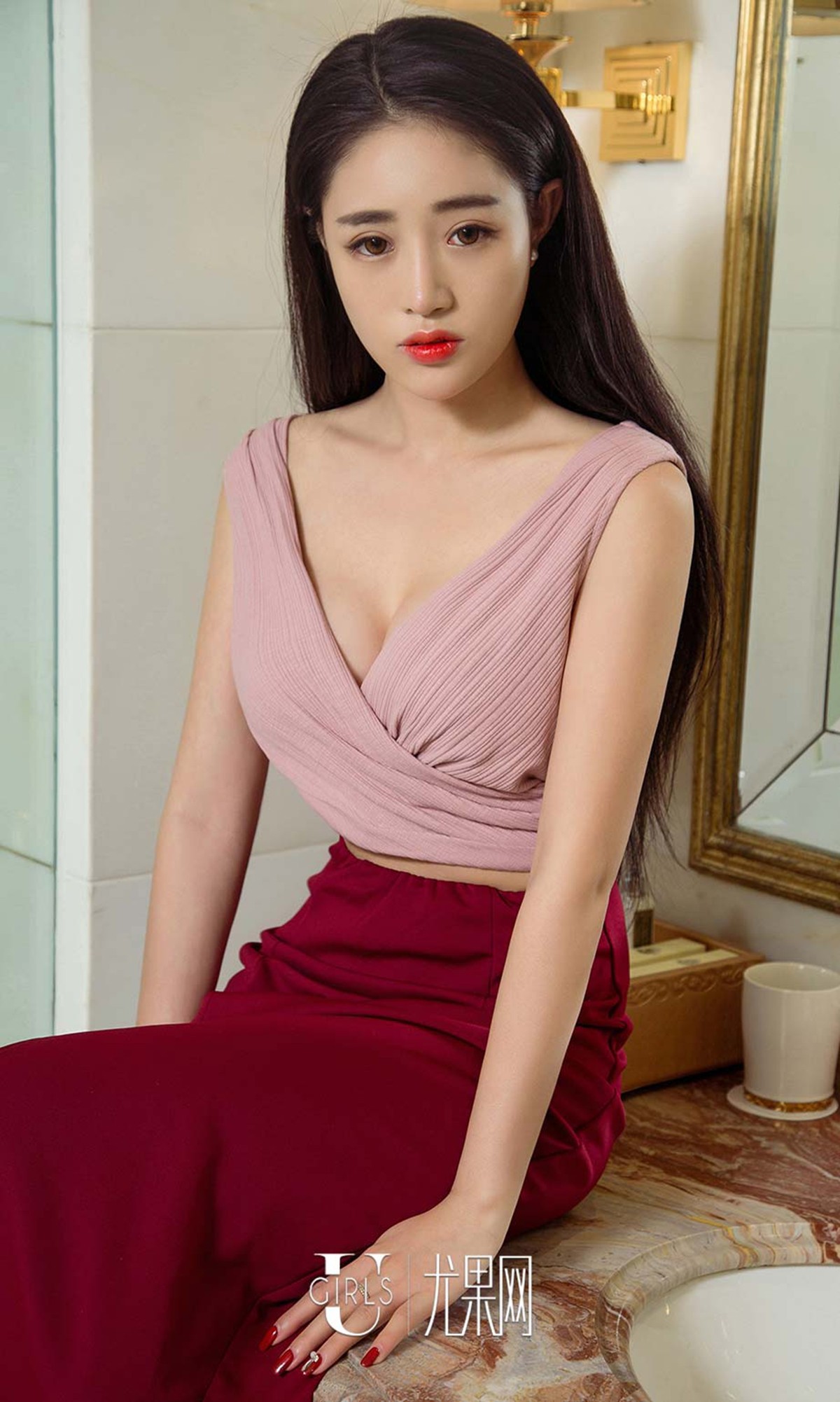 [Ugirls爱尤物]No.589_嫩模月儿居家私房白色蕾丝情趣内衣脱内衣美乳诱惑写真40P