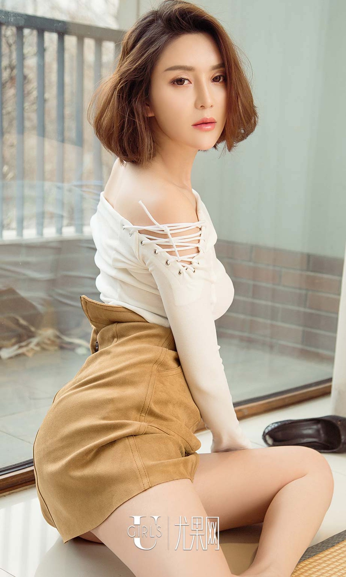[Ugirls爱尤物]No.590_嫩模林鑫居家白色睡裙半脱秀傲人美乳狂野性感写真40P
