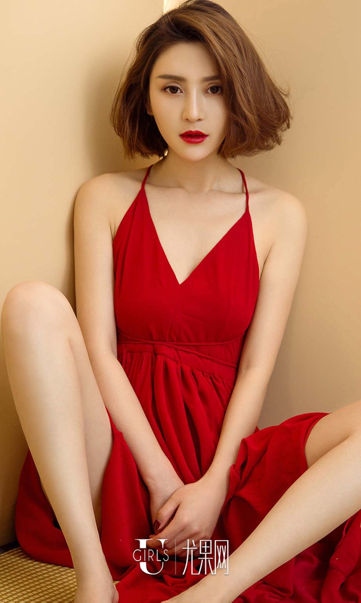 [Ugirls爱尤物]No.590_嫩模林鑫居家白色睡裙半脱秀傲人美乳狂野性感写真40P