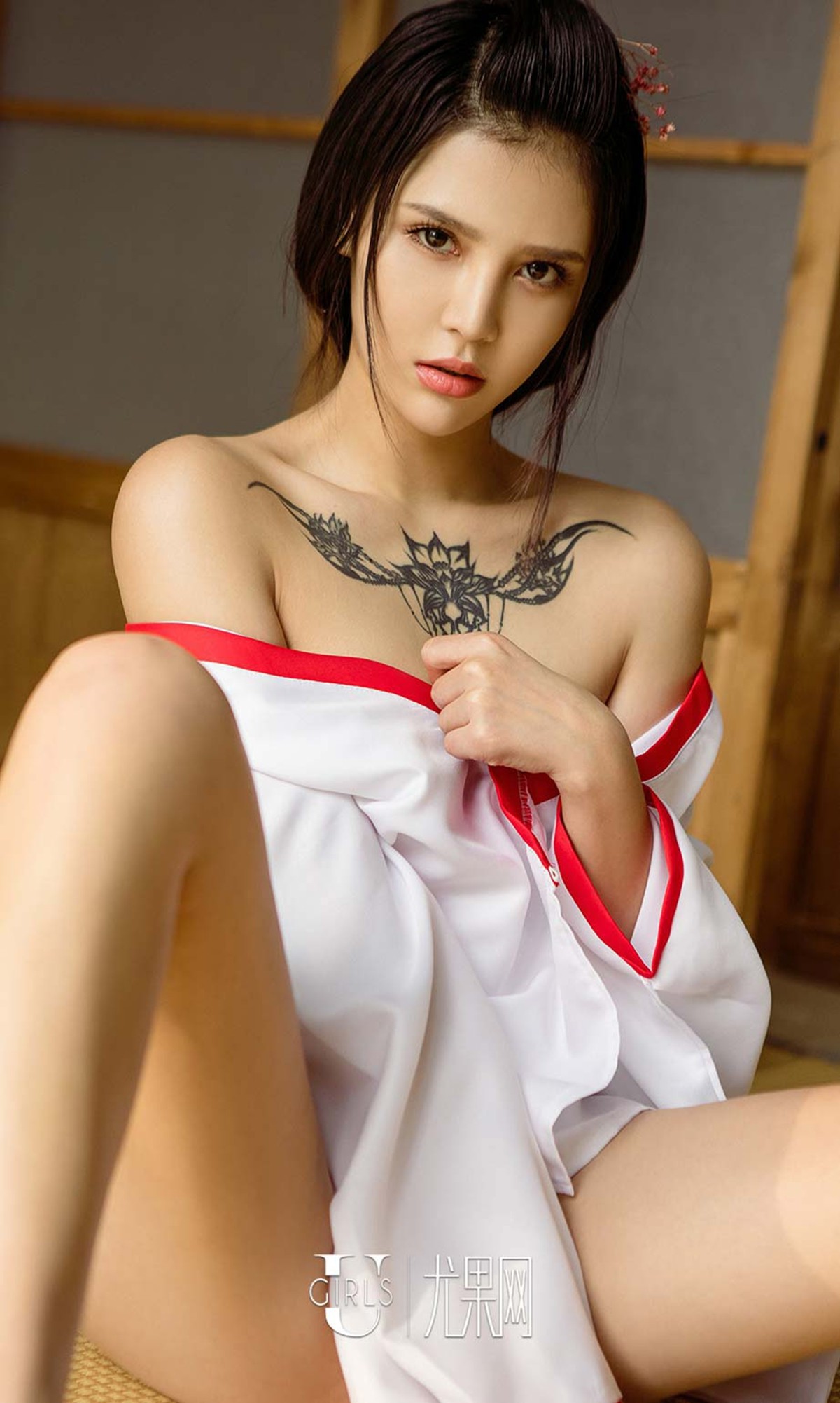 [Ugirls爱尤物]No.592_嫩模尤娜娜居家私房内衣系列魔鬼身材秀美胸诱惑写真40P