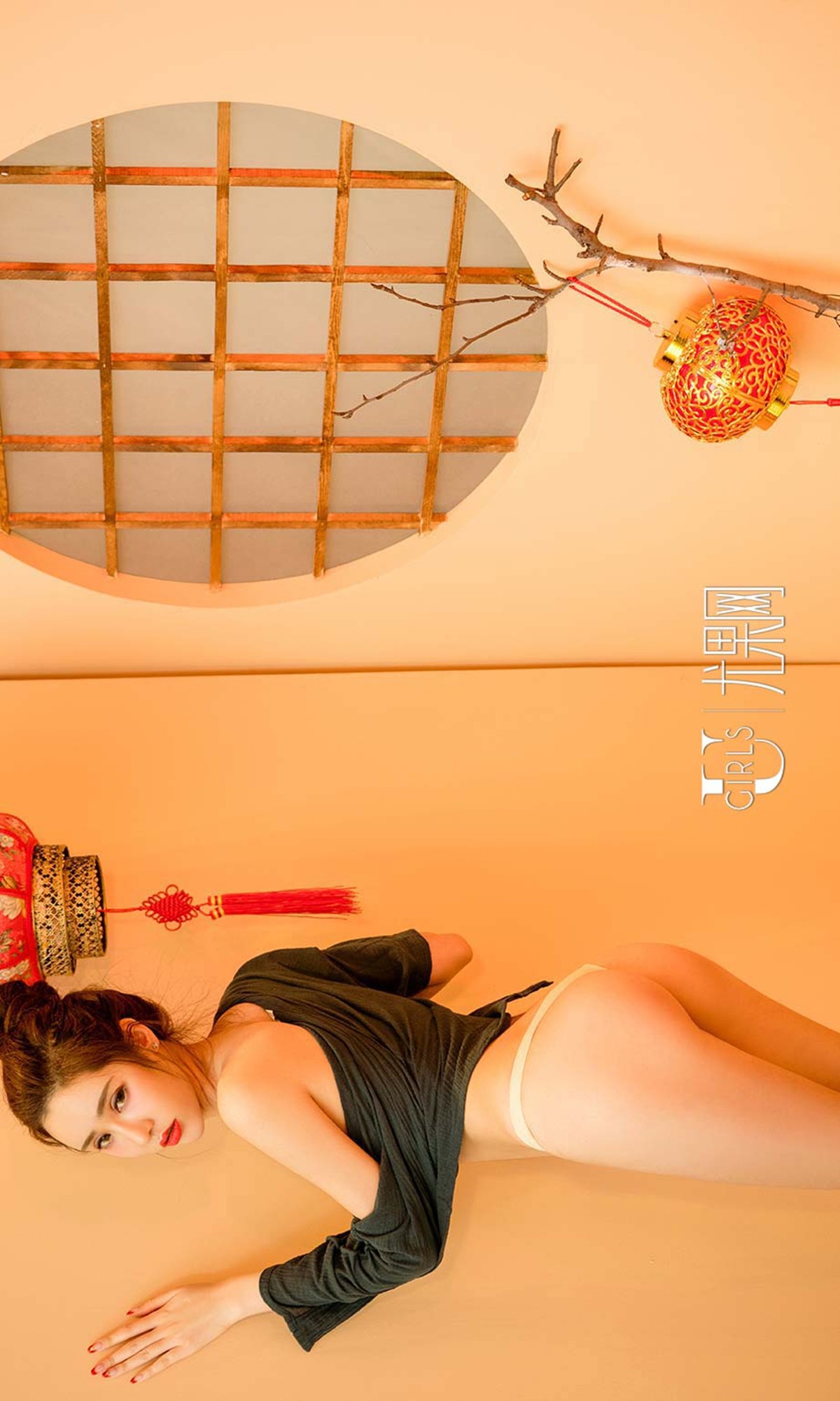 [Ugirls爱尤物]No.593_尤果尤物女神颜爱泽＆莉恩＆萌琪琪超透肚兜新年福利40P