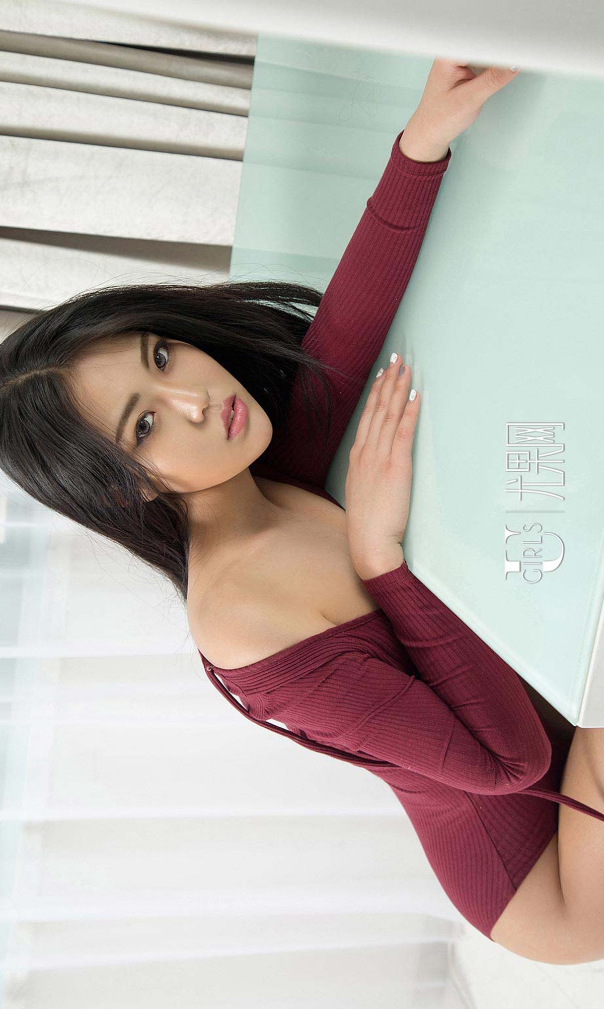 [Ugirls爱尤物]No.603_嫩模明娜半脱黑色皮裤秀丁字裤美臀美乳遮点极致诱惑写真40P