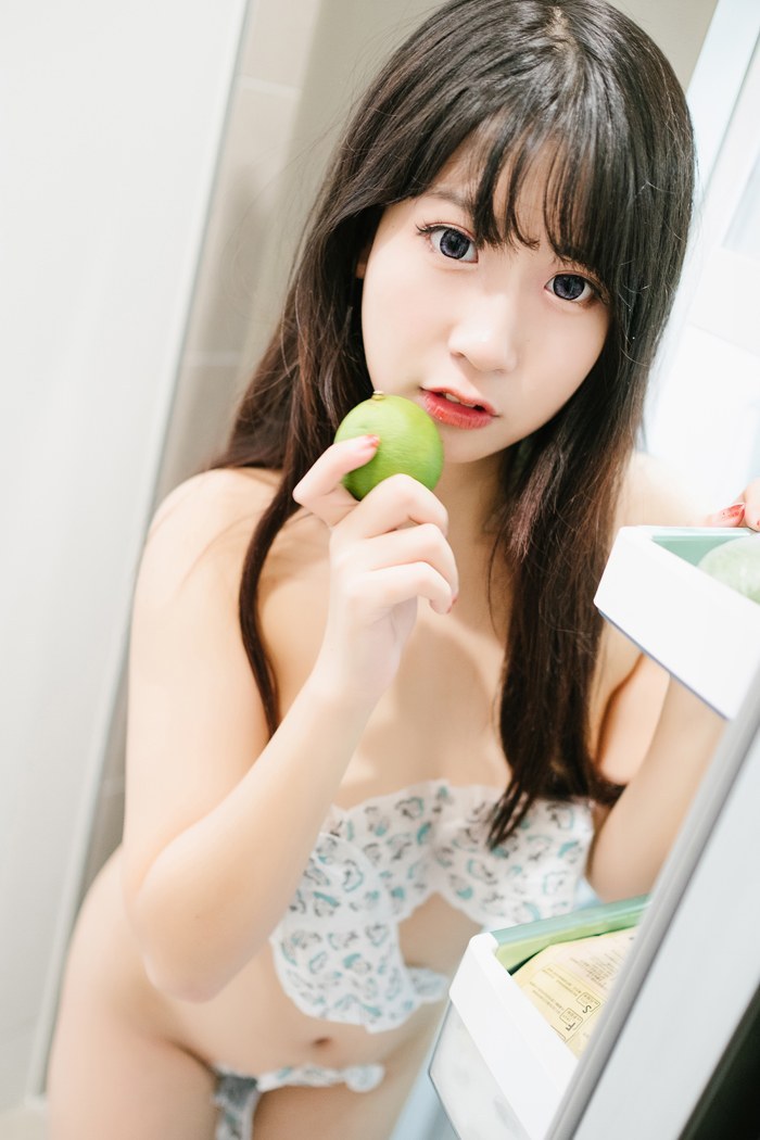 菠萝少女猫九酱真空上阵演情趣诱惑(图26)