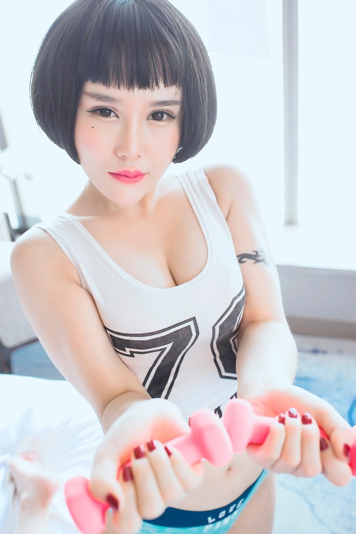 可爱妹子佑熙开胸泳衣秀浑圆美乳(图13)