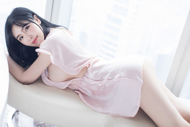 气质女神刘钰儿居家睡裙真空秀豪乳(图20)