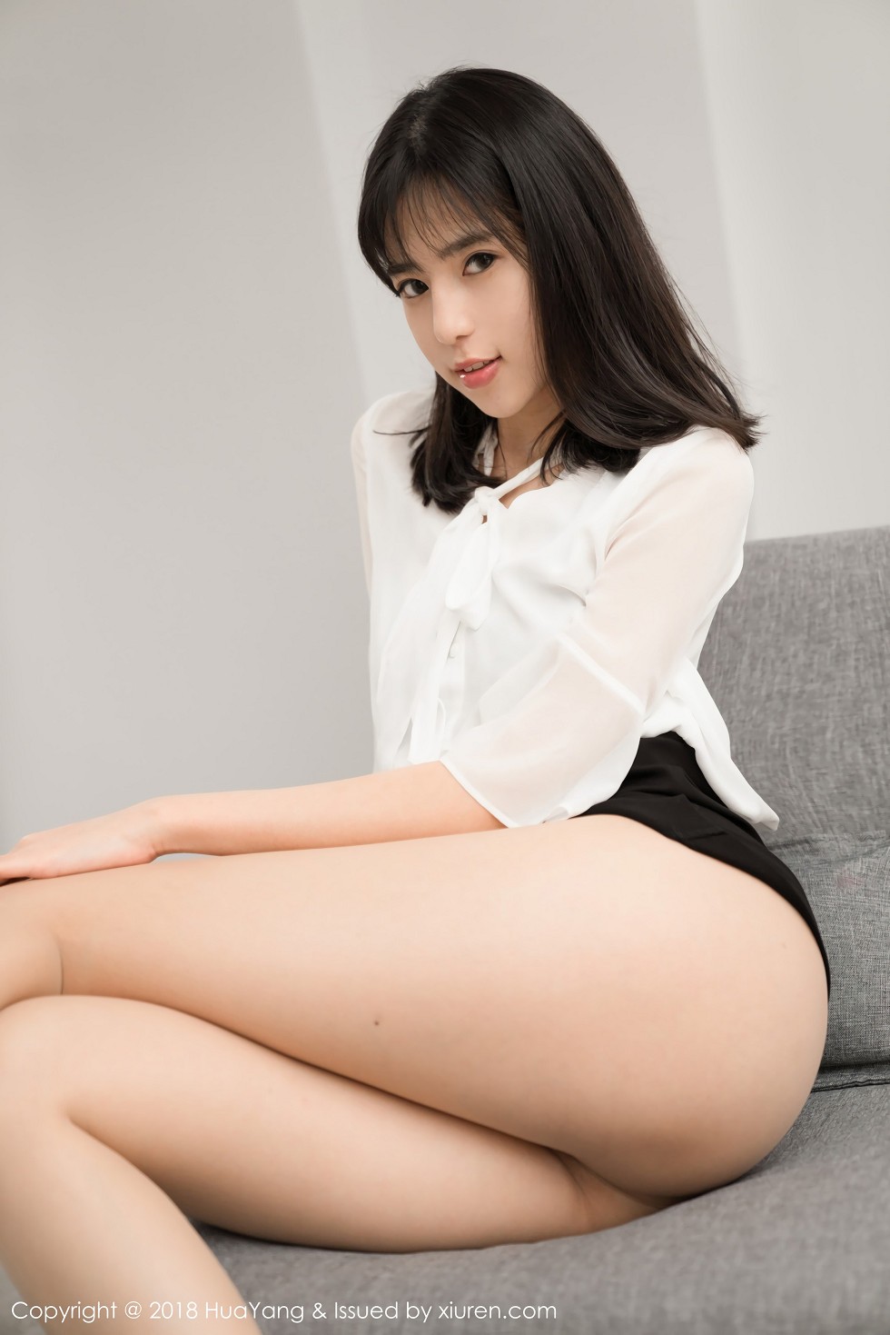 [HuaYang花漾]Vol.041_嫩模艾栗私房大尺度黑色SM捆绑艺胶带遮点喷血诱惑写真54P