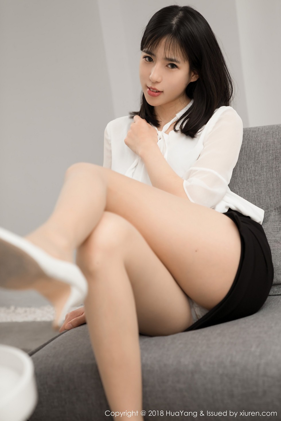 [HuaYang花漾]Vol.041_嫩模艾栗私房大尺度黑色SM捆绑艺胶带遮点喷血诱惑写真54P