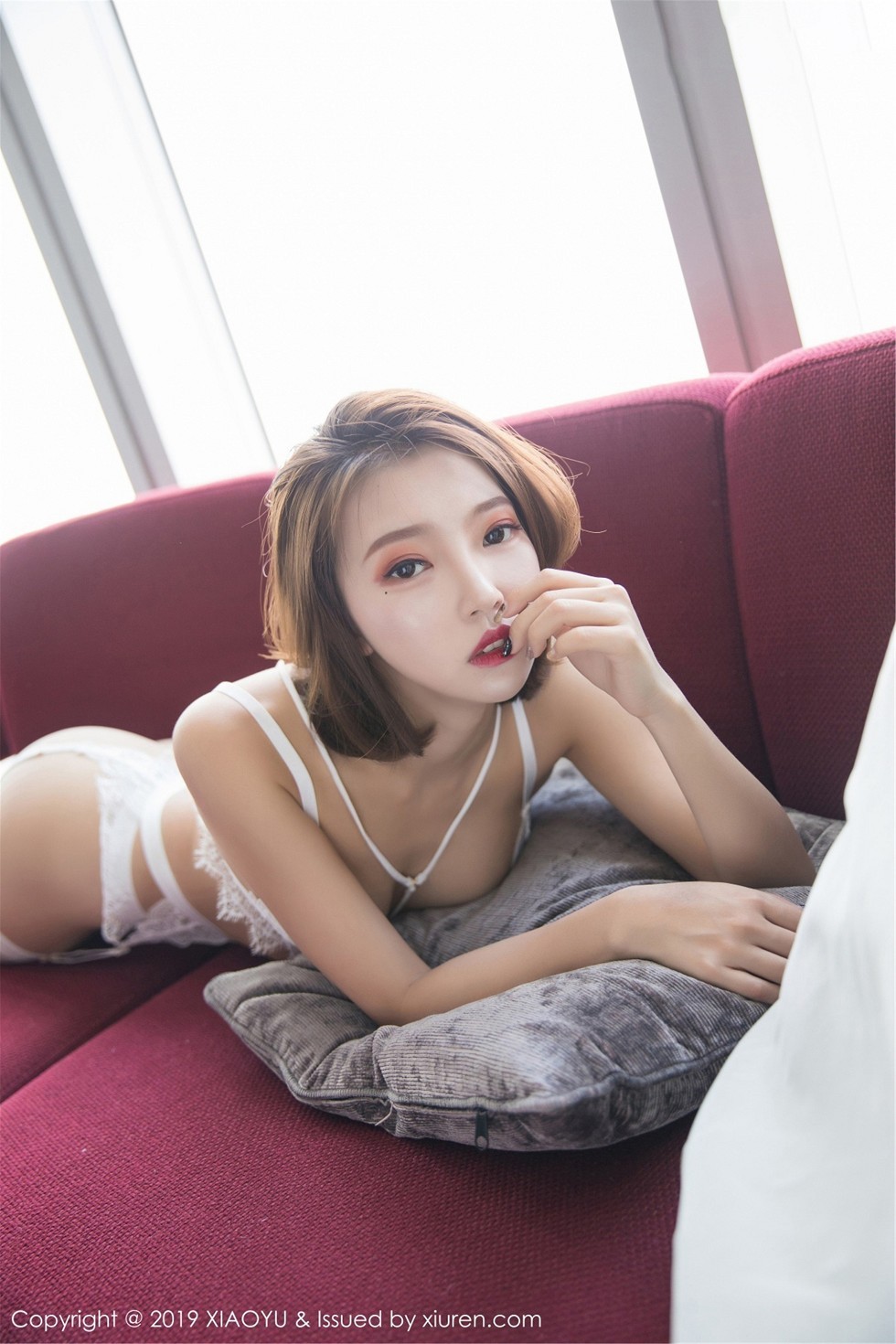 [XiaoYu画语界]Vol.053_女神冯木木LRIS私房白色蕾丝吊带丝袜完美诱惑写真59P