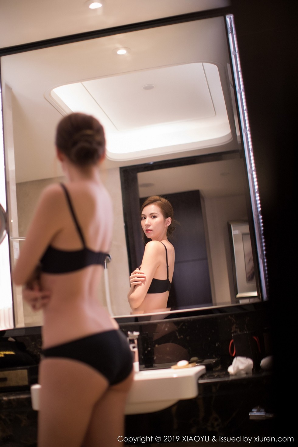 [XiaoYu画语界]Vol.055_女神Carry私房韵味旗袍配黑丝裤袜秀完美身材诱惑写真60P