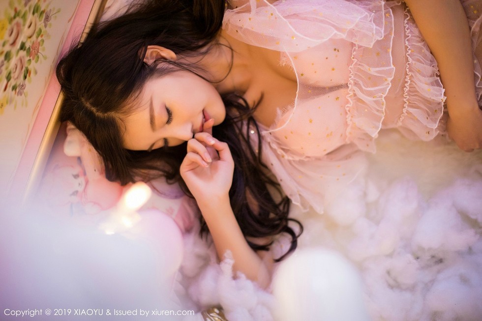 [XiaoYu画语界]Vol.059_女神杨晨晨sugar圣诞主题性感内衣秀火辣身材诱惑写真45P