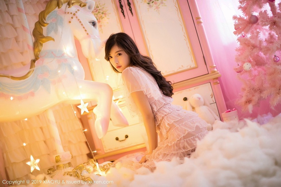 [XiaoYu画语界]Vol.059_女神杨晨晨sugar圣诞主题性感内衣秀火辣身材诱惑写真45P