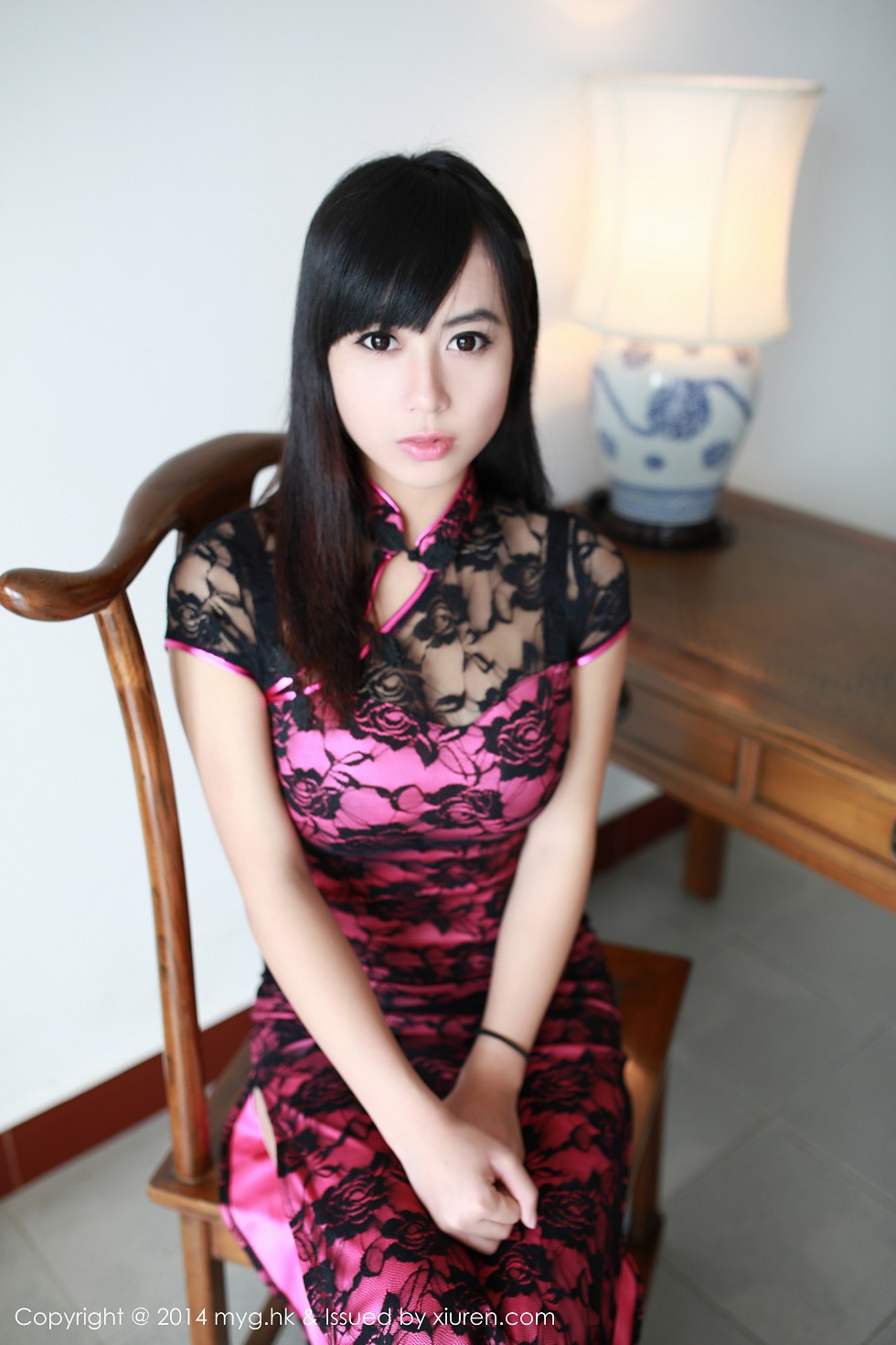 [MyGirl美媛馆]Vol.033_嫩模黄可christine红色情趣睡裙真空秀豪乳性感写真69P