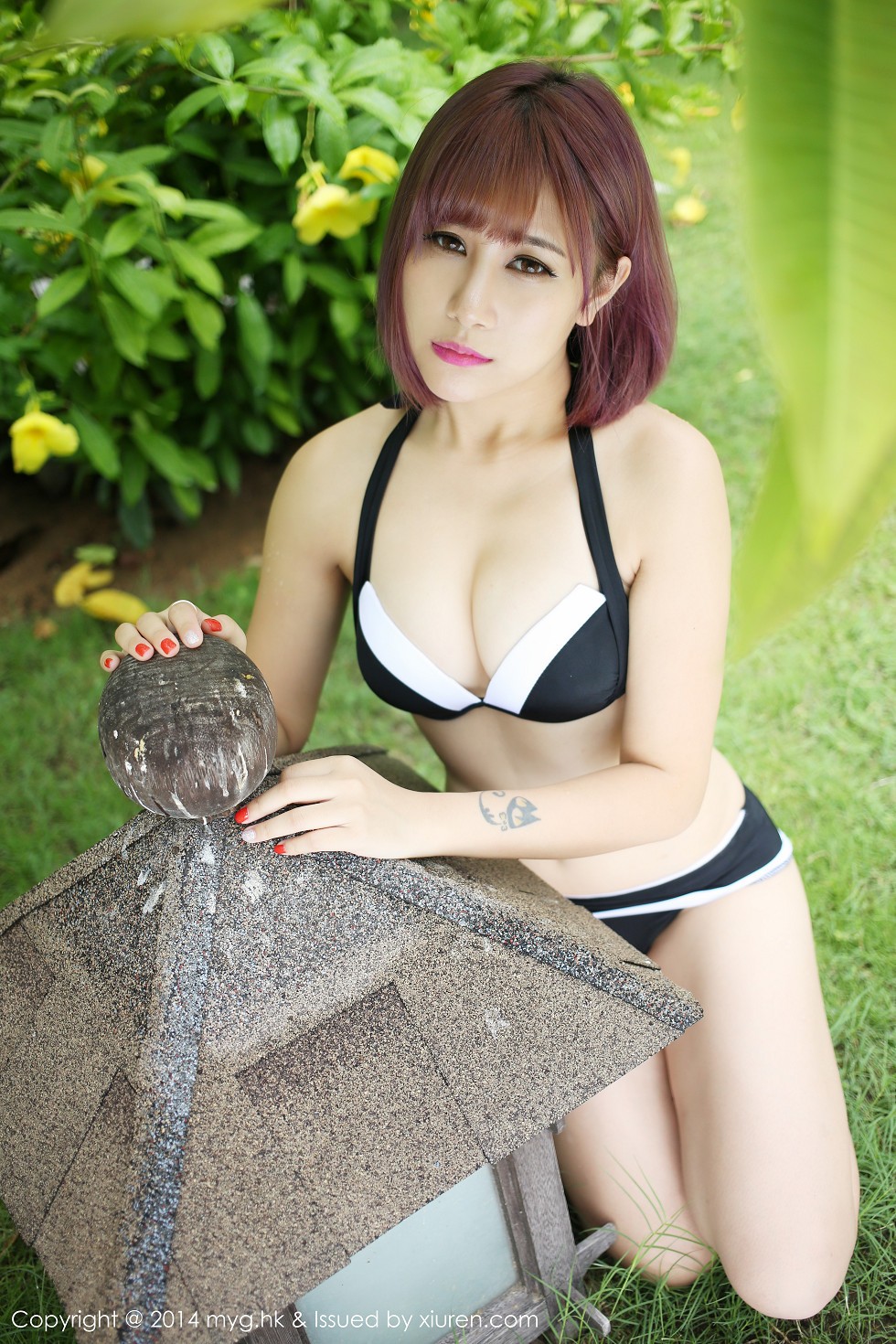 [MyGirl美媛馆]Vol.040_嫩模Fiona伊雨蔓泳池边性感黑色比基尼完美身材写真43P