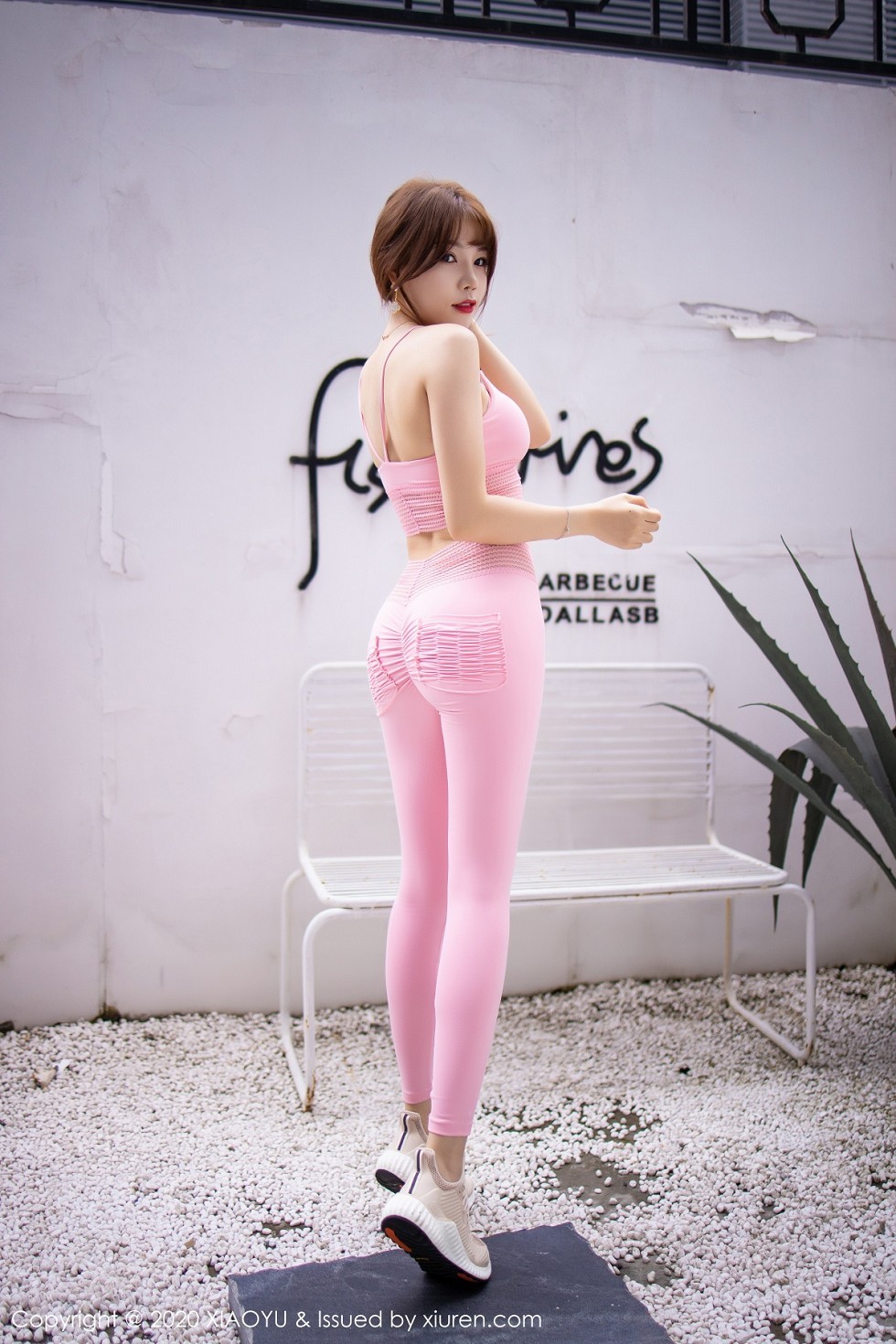 [XiaoYu画语界]Vol.344_女神芝芝Booty街拍系列时尚粉红紧身运动衣完美诱惑写真101P