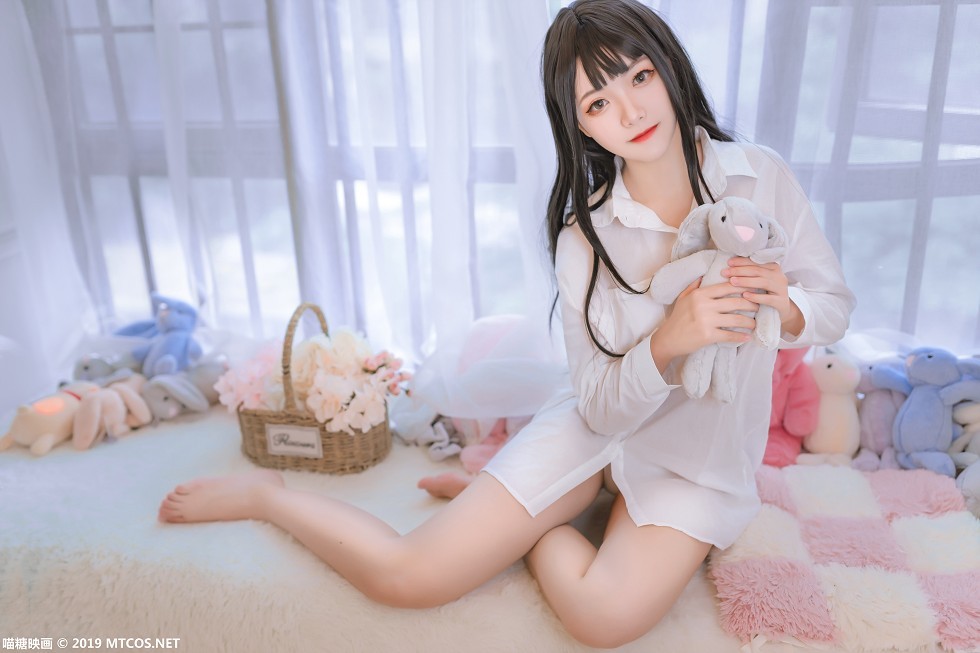 [喵糖映画]Vol.061_嫩模lovely呆玄私房性感男友白衬衣秀白嫩美腿迷人写真40P