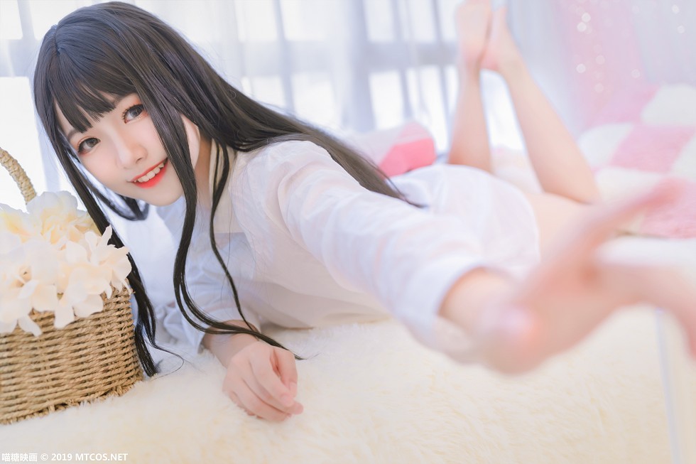 [喵糖映画]Vol.061_嫩模lovely呆玄私房性感男友白衬衣秀白嫩美腿迷人写真40P