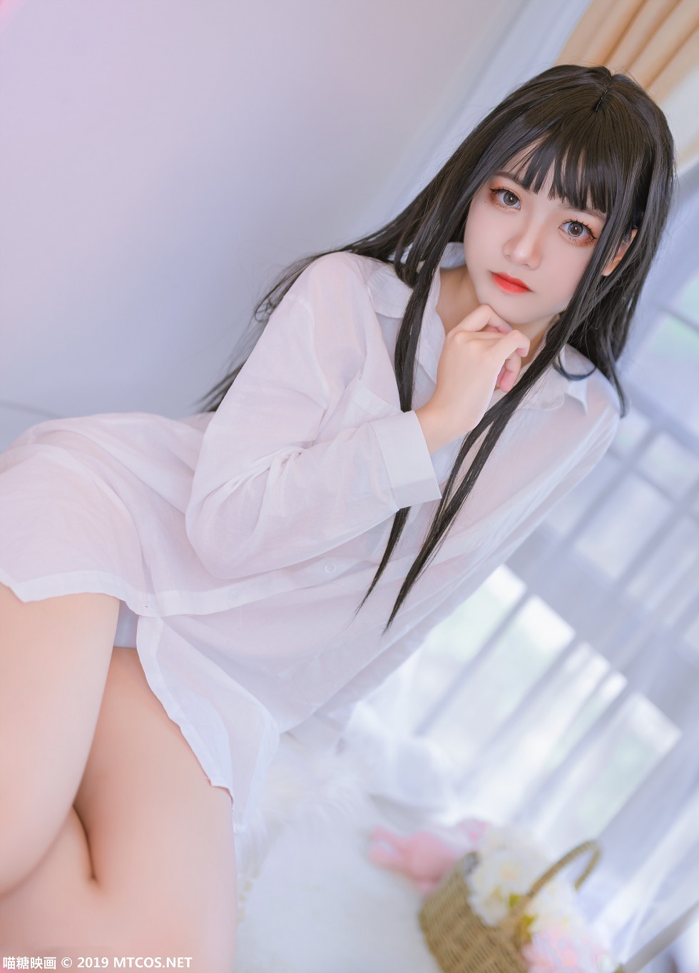 [喵糖映画]Vol.061_嫩模lovely呆玄私房性感男友白衬衣秀白嫩美腿迷人写真40P