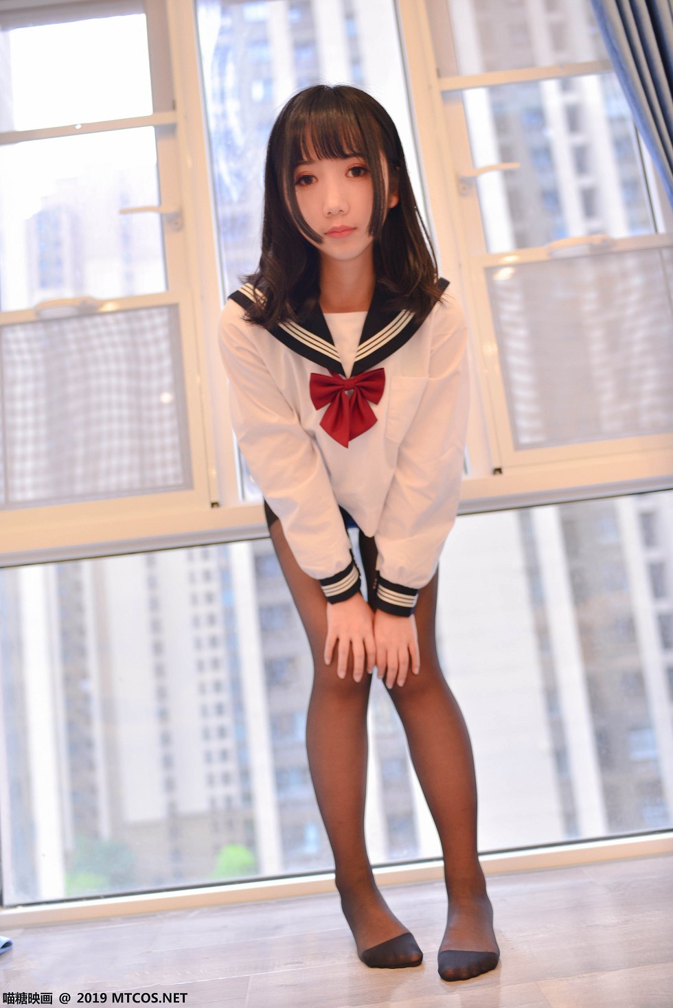 [喵糖映画]Vol.064_清楚学生制服美女性感死库水配黑丝裤袜秀完美身材写真38P