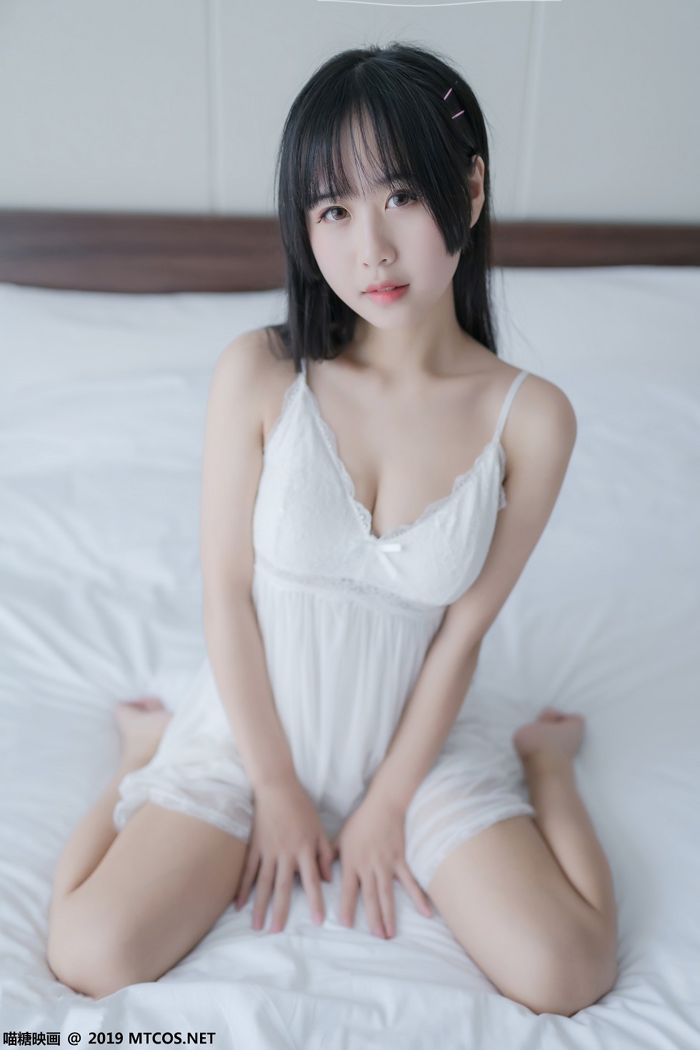 [喵糖映画]Vol.069_嫩模萌芽儿私房性感吊带白纱裙透视秀完美身材迷人写真44P
